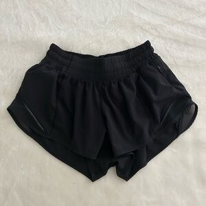Lululemon hotty hot low rise shorts 2.5” in black